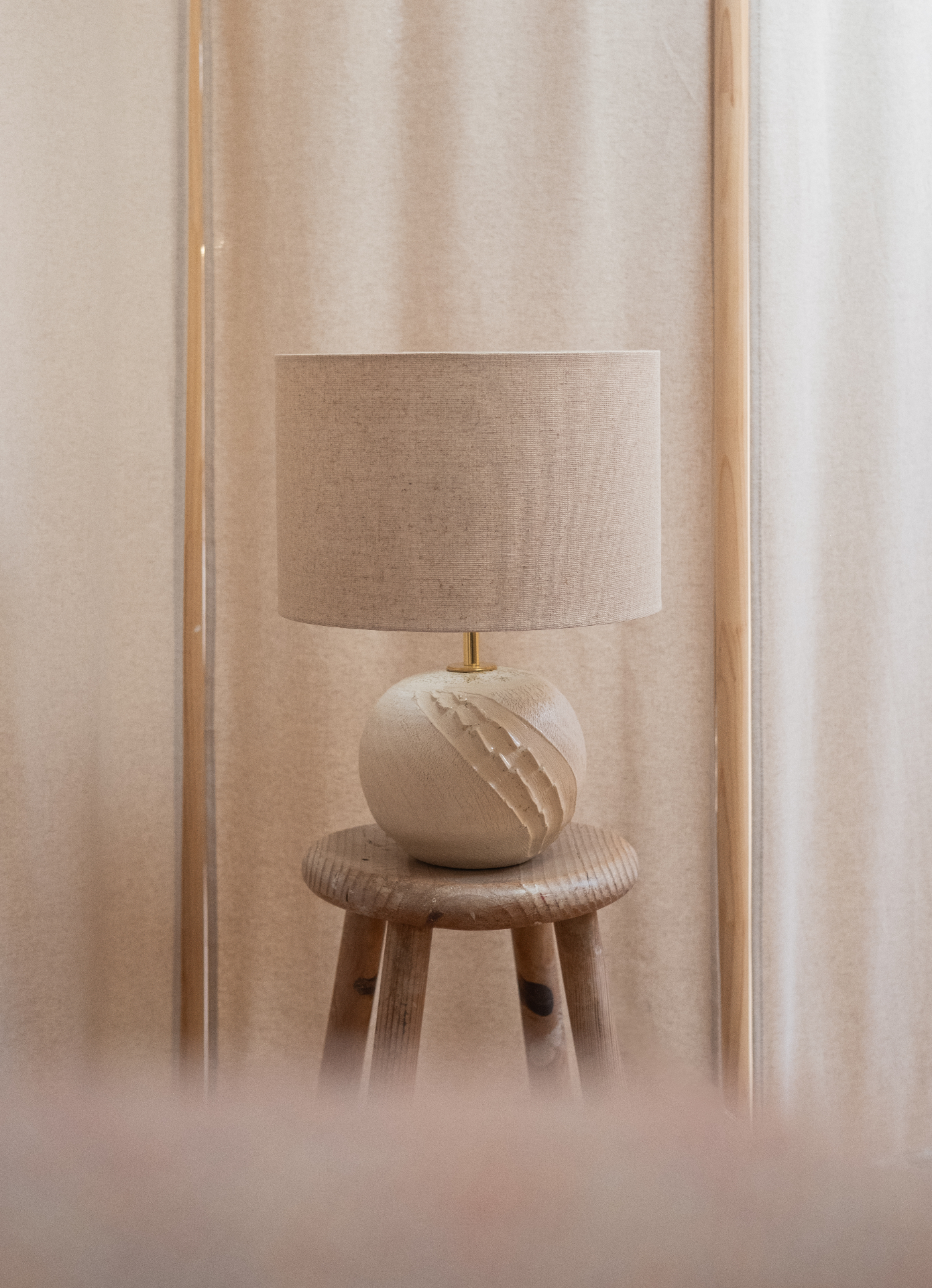 TX Lamp — pieza cerámica de Ambar Hoyos (Ø 30 × 40 h cm)
